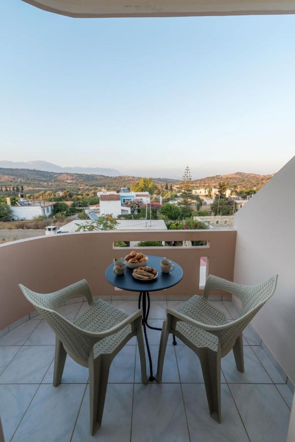 Filia Apartments Pitsidia Bagian luar foto