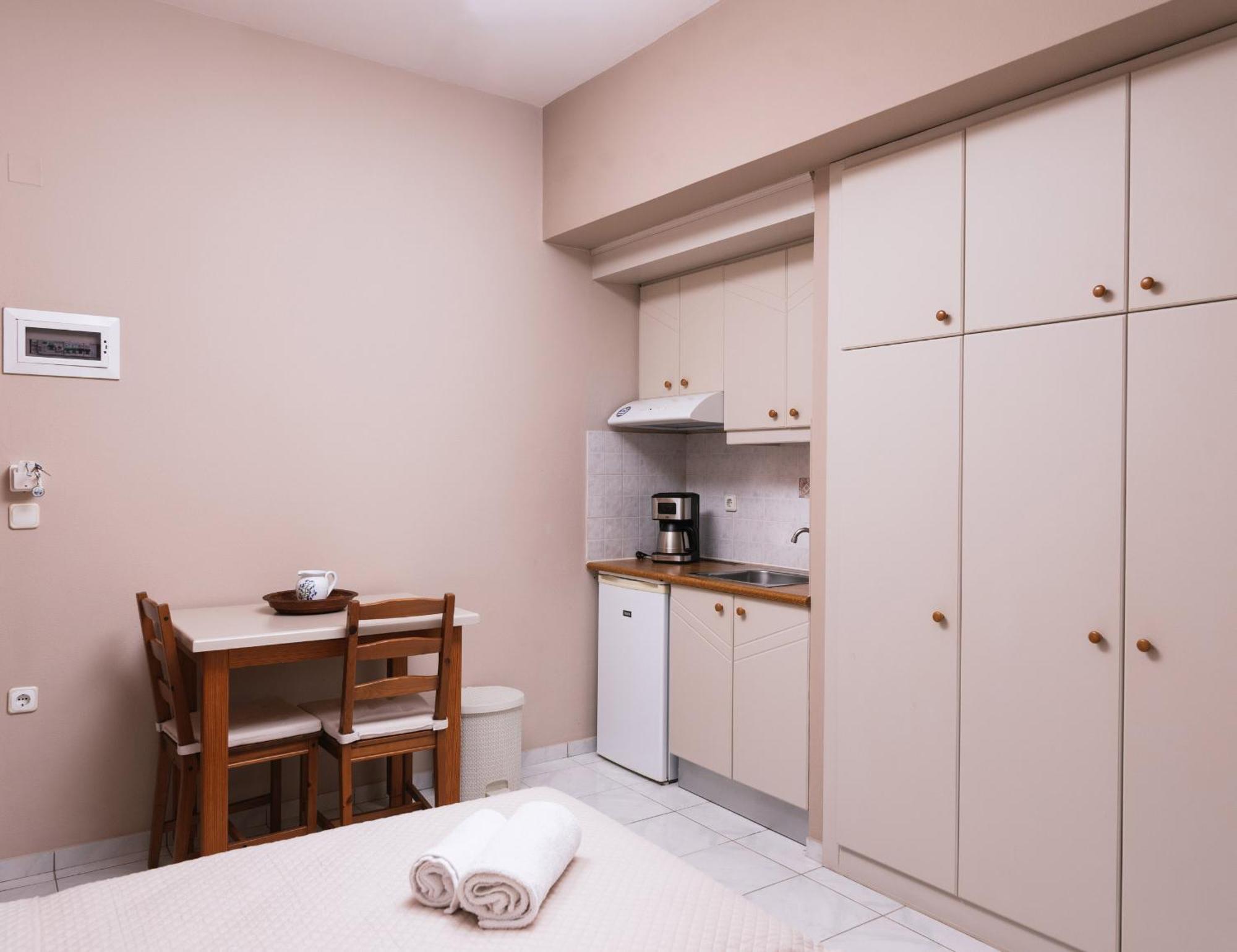 Filia Apartments Pitsidia Bagian luar foto