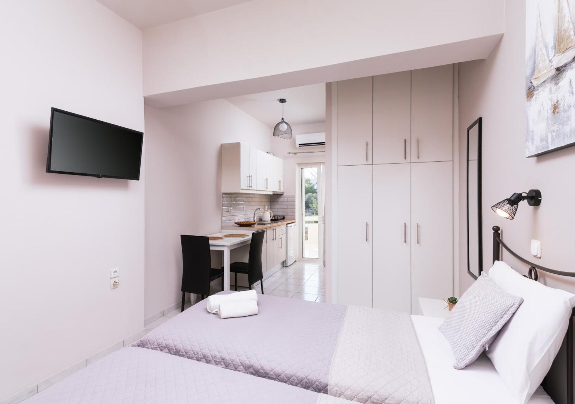 Filia Apartments Pitsidia Bagian luar foto