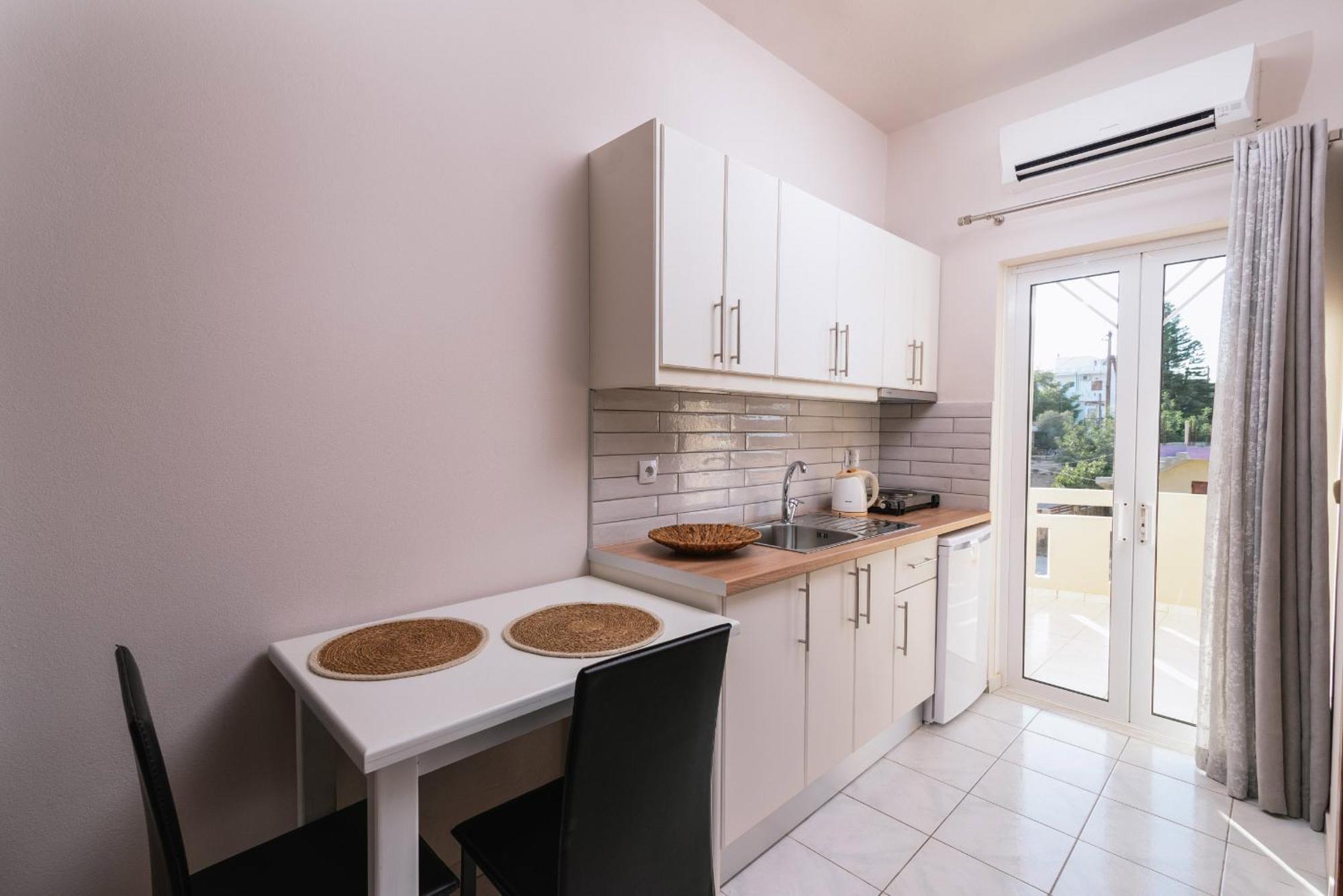 Filia Apartments Pitsidia Bagian luar foto